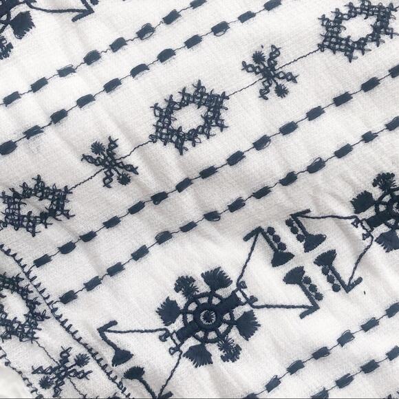 Lucky Brand Women's White Geo Embroidered Round Neck Longsleeve Top Plus 3X - Picture 5 of 7